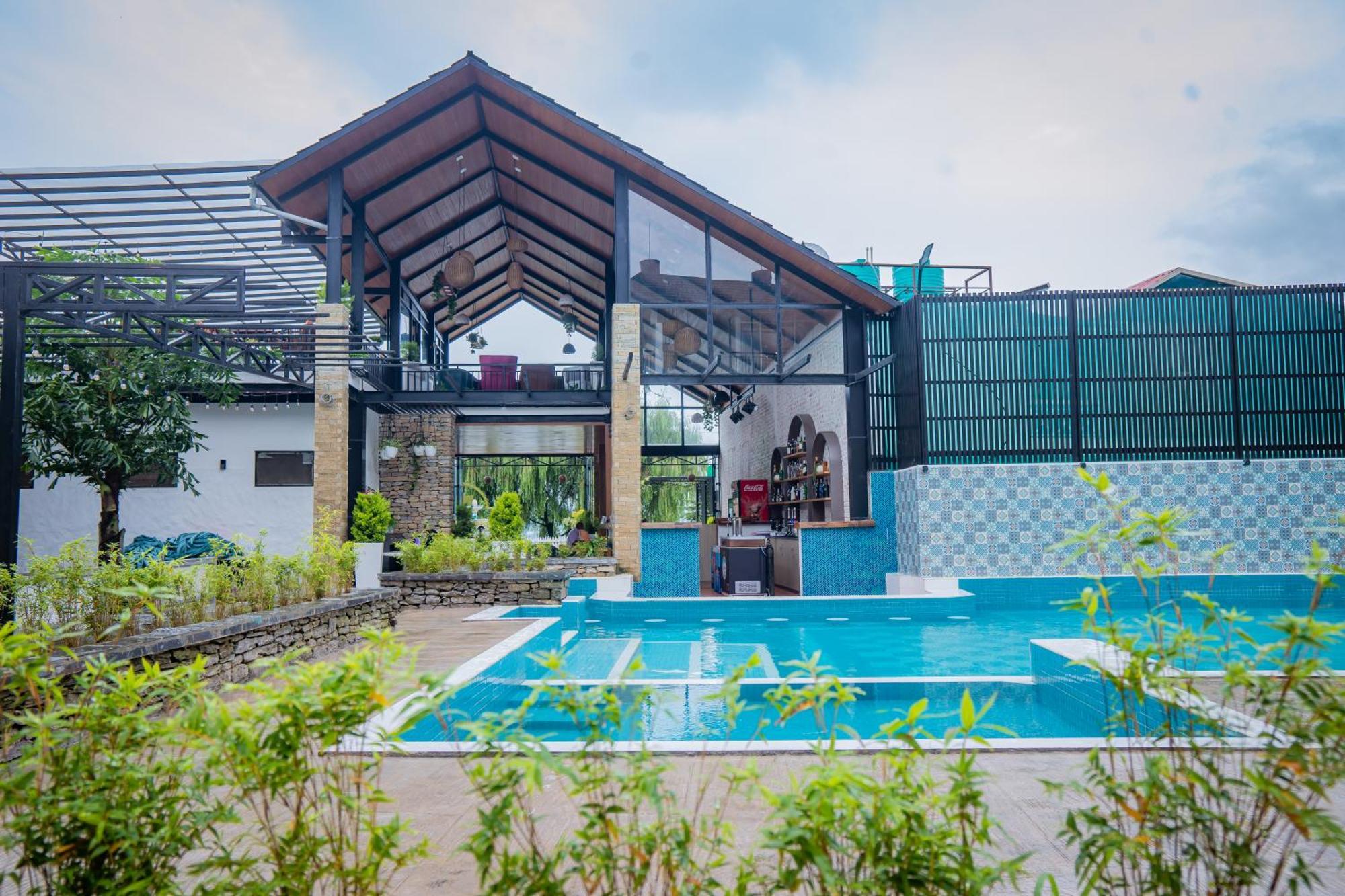 Majestic Lake Front Hotel & Suites Pokhara Extérieur photo
