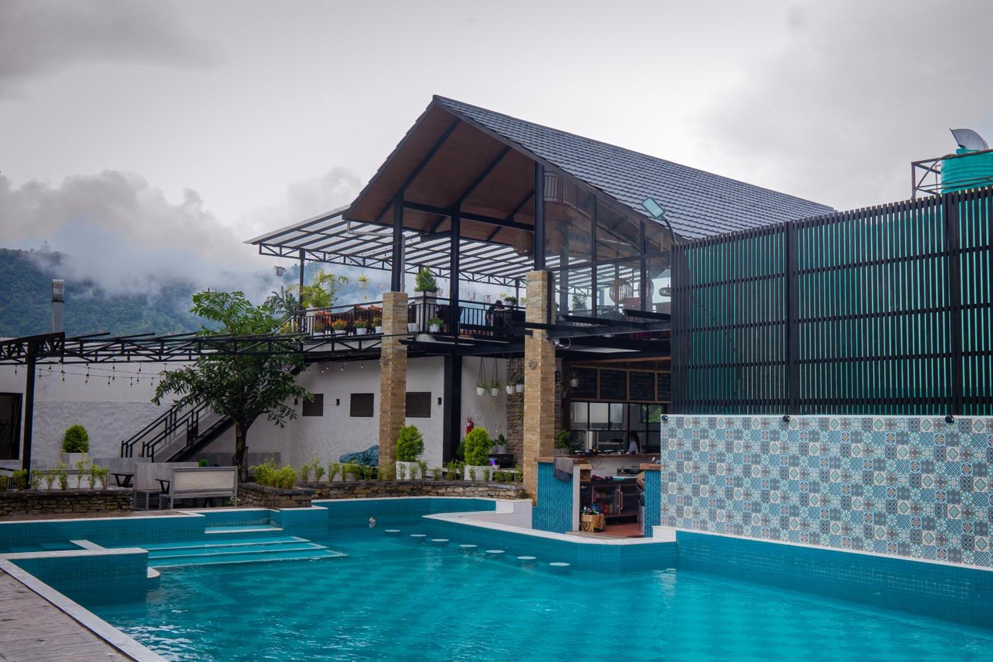Majestic Lake Front Hotel & Suites Pokhara Extérieur photo