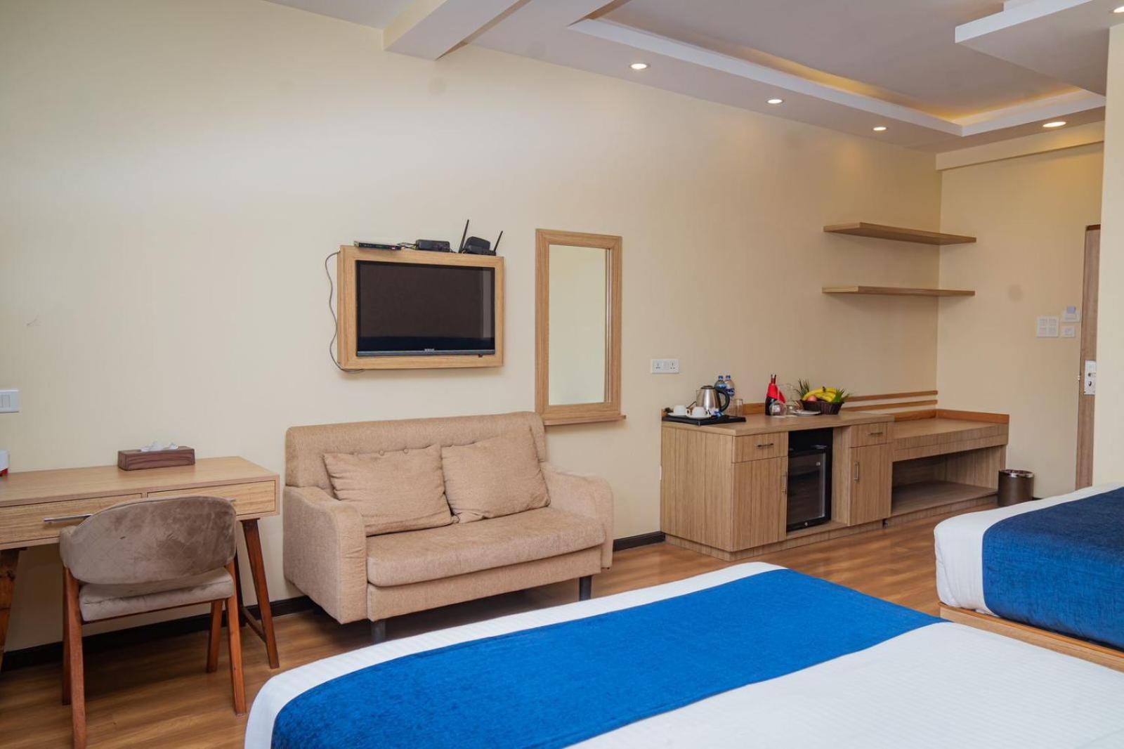 Majestic Lake Front Hotel & Suites Pokhara Extérieur photo