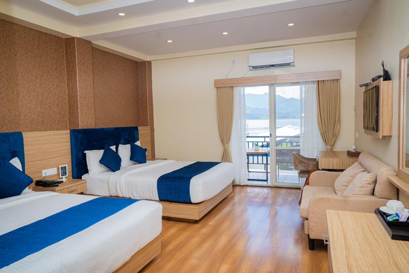 Majestic Lake Front Hotel & Suites Pokhara Extérieur photo