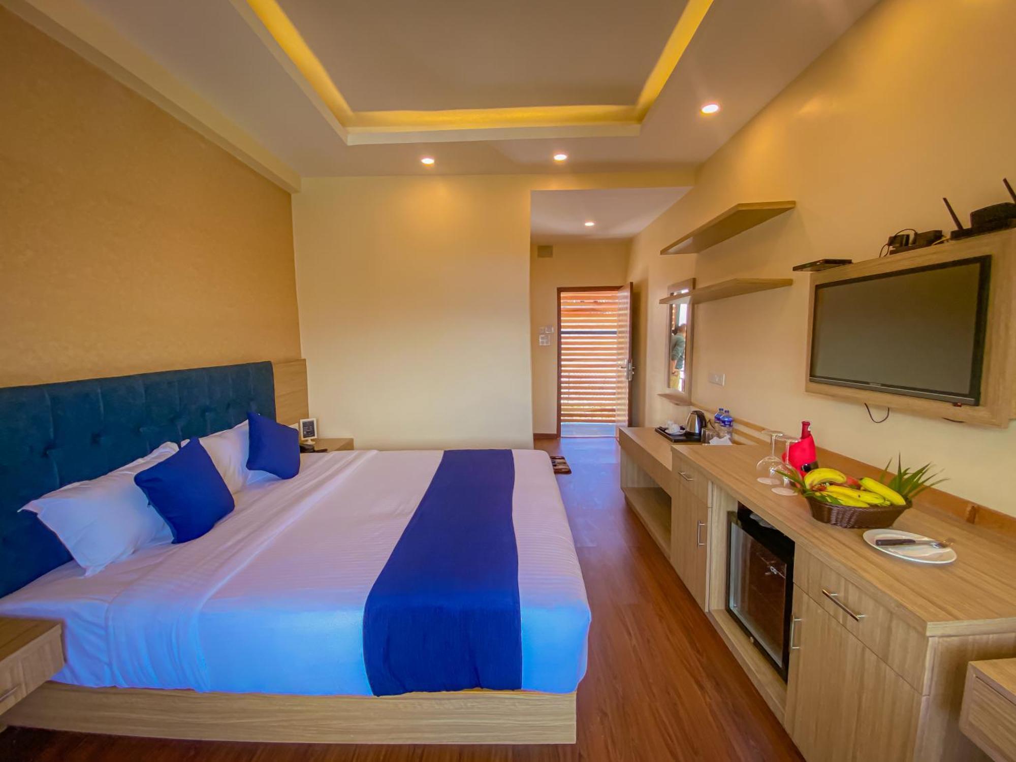 Majestic Lake Front Hotel & Suites Pokhara Extérieur photo