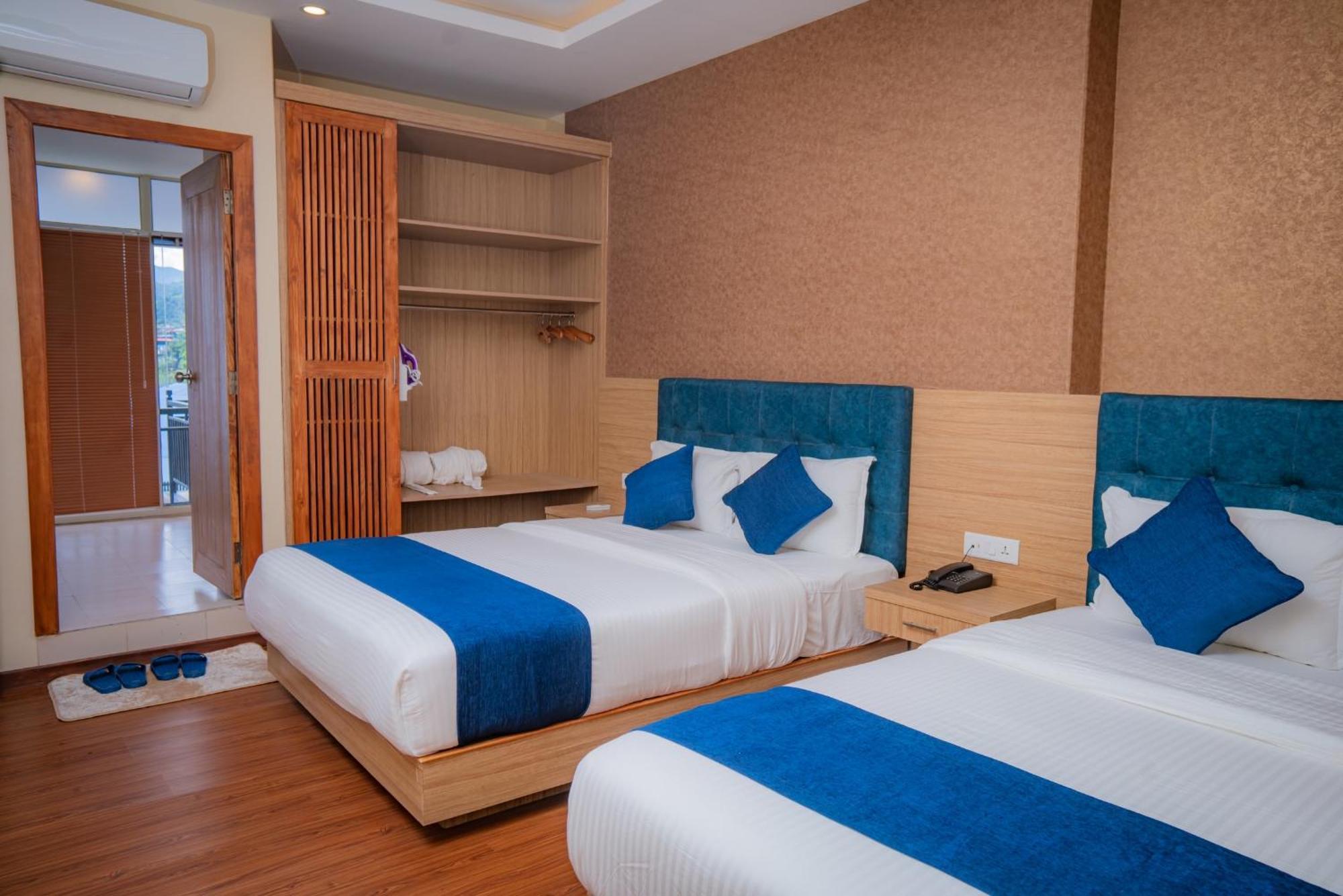 Majestic Lake Front Hotel & Suites Pokhara Extérieur photo