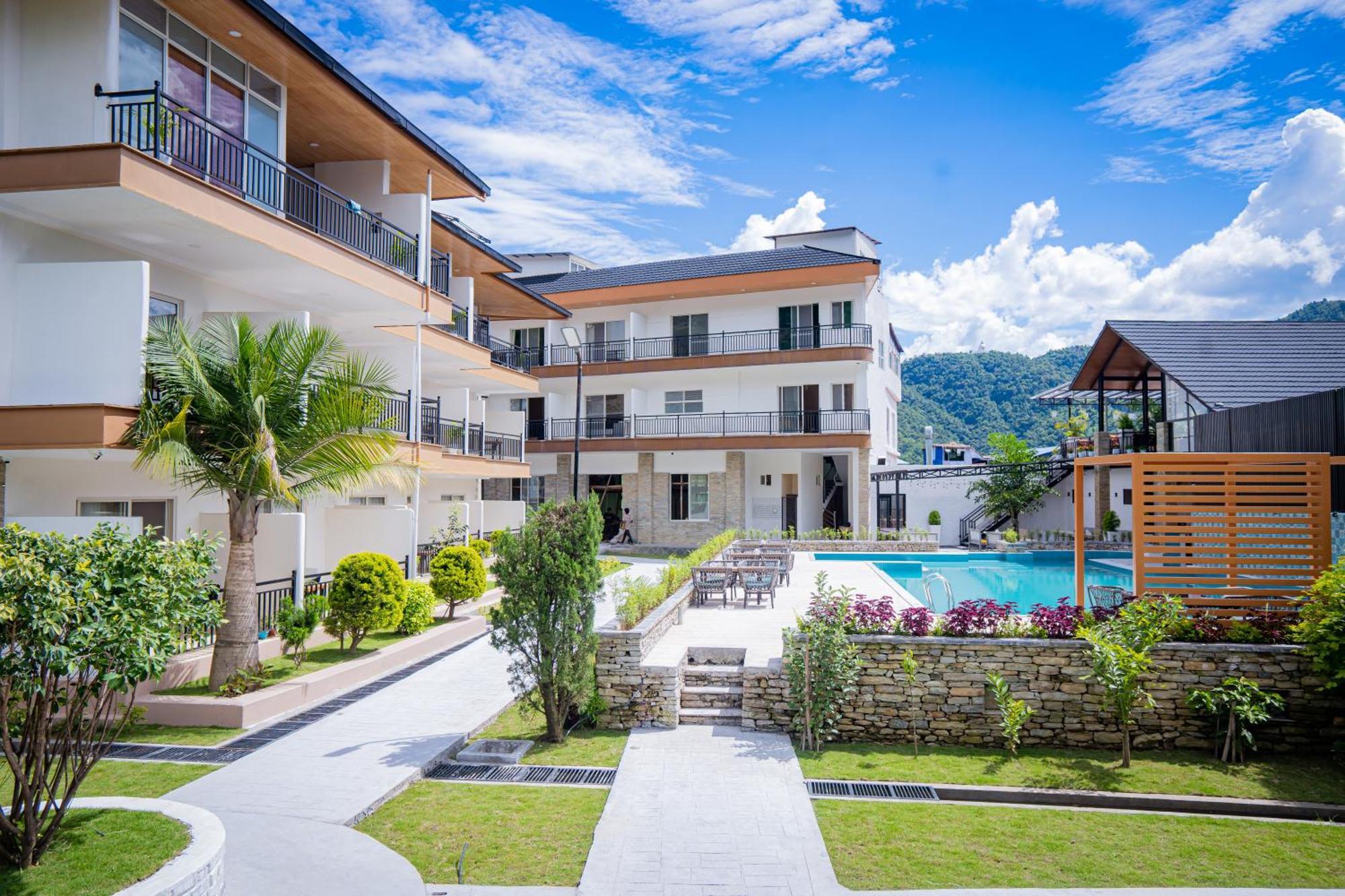 Majestic Lake Front Hotel & Suites Pokhara Extérieur photo