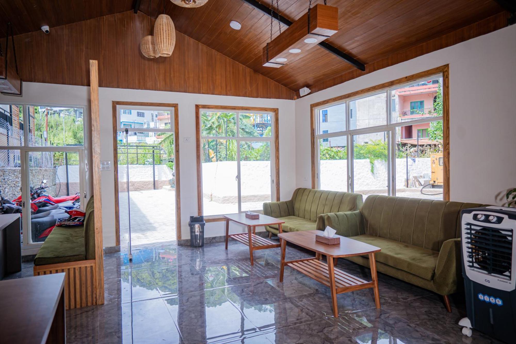 Majestic Lake Front Hotel & Suites Pokhara Extérieur photo