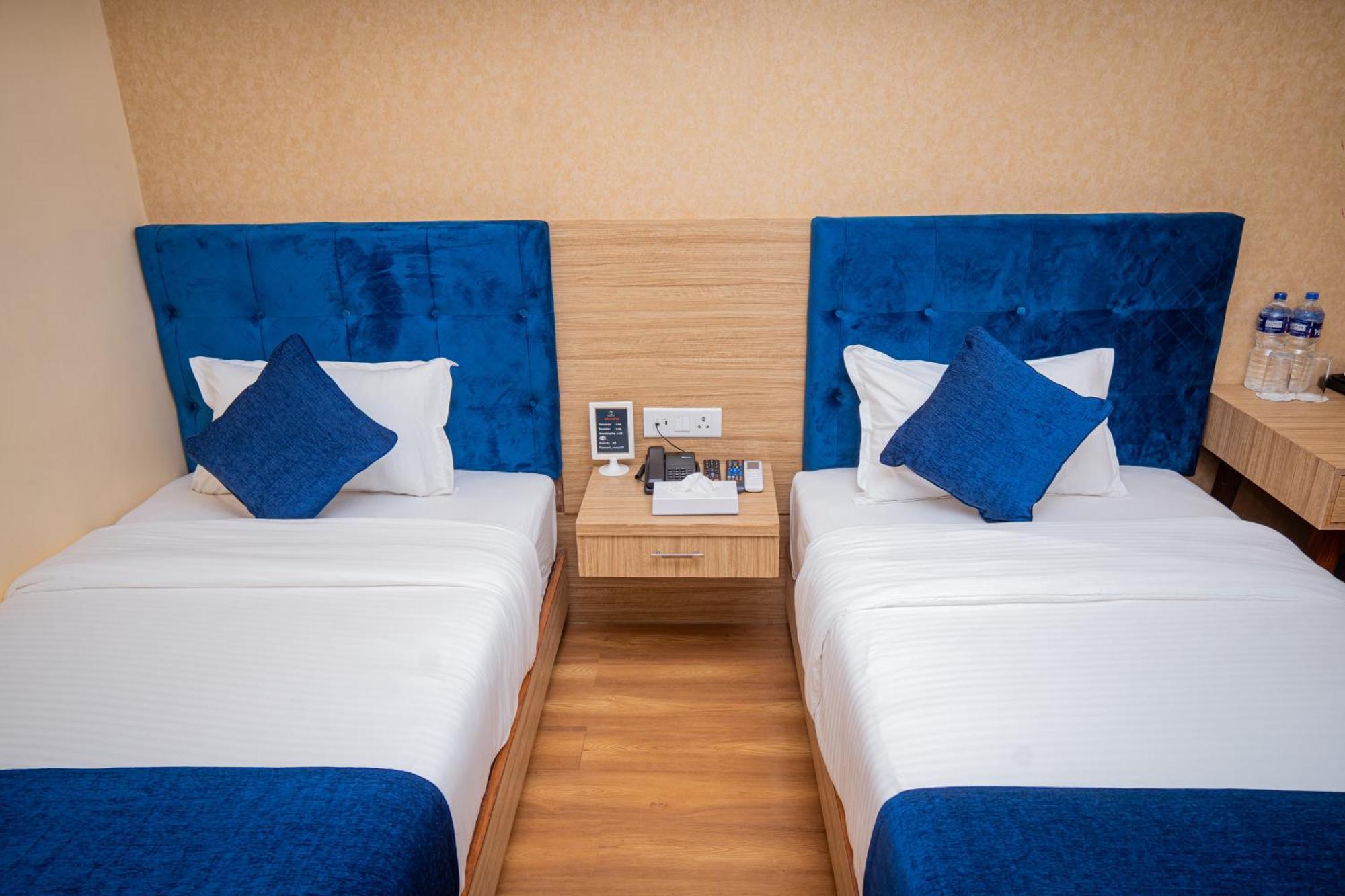 Majestic Lake Front Hotel & Suites Pokhara Extérieur photo