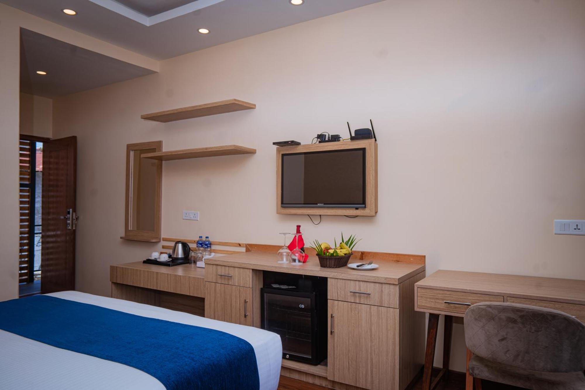 Majestic Lake Front Hotel & Suites Pokhara Extérieur photo