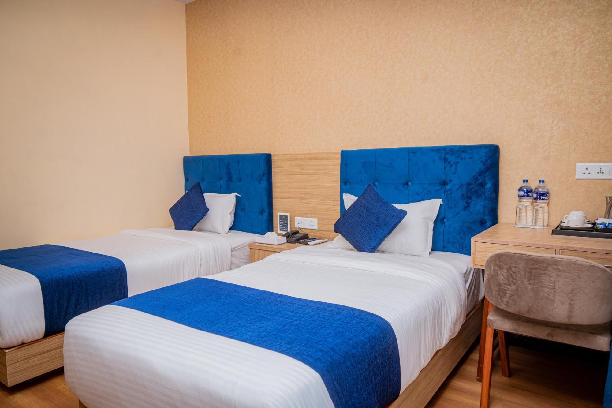 Majestic Lake Front Hotel & Suites Pokhara Extérieur photo