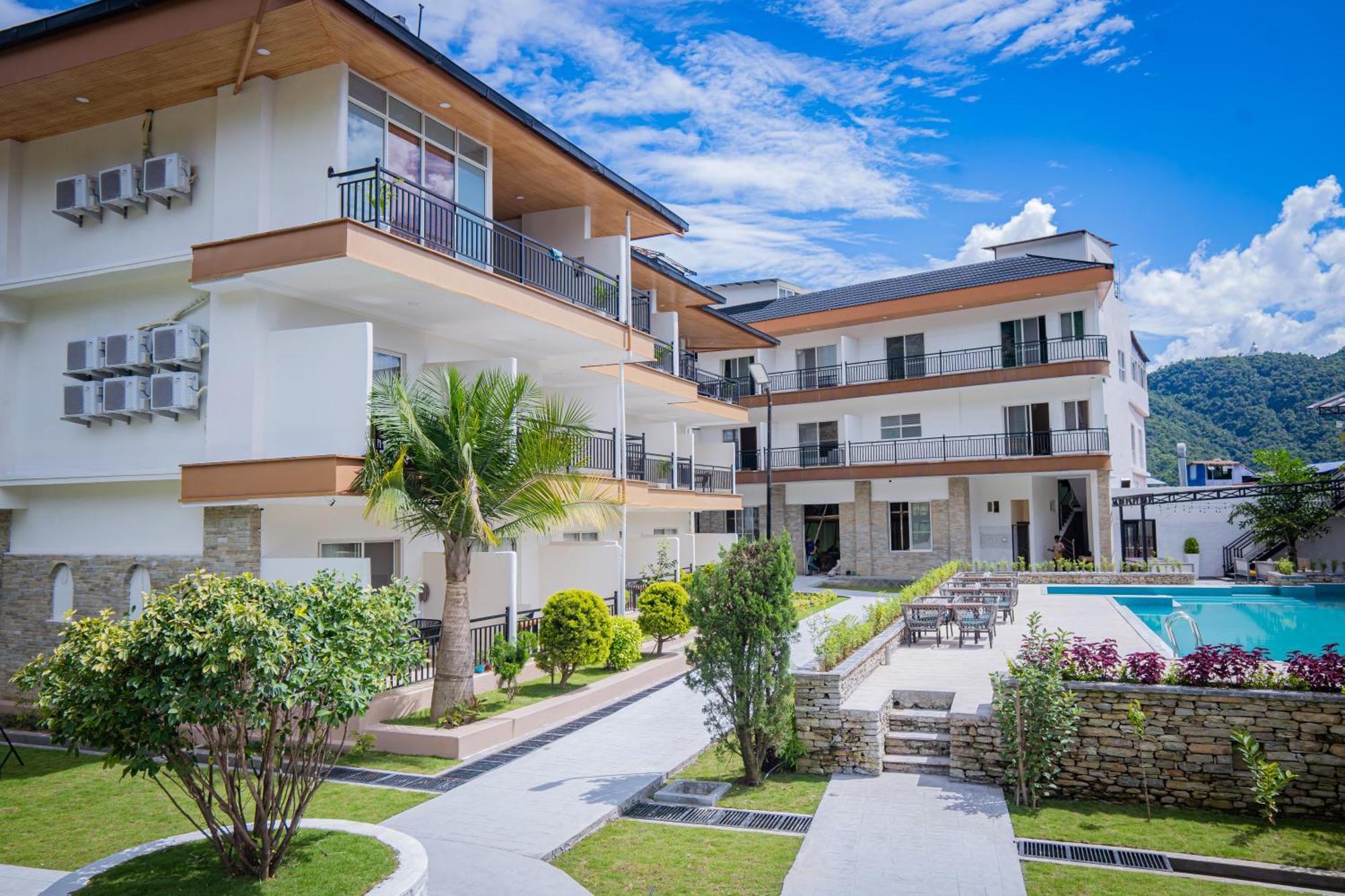 Majestic Lake Front Hotel & Suites Pokhara Extérieur photo