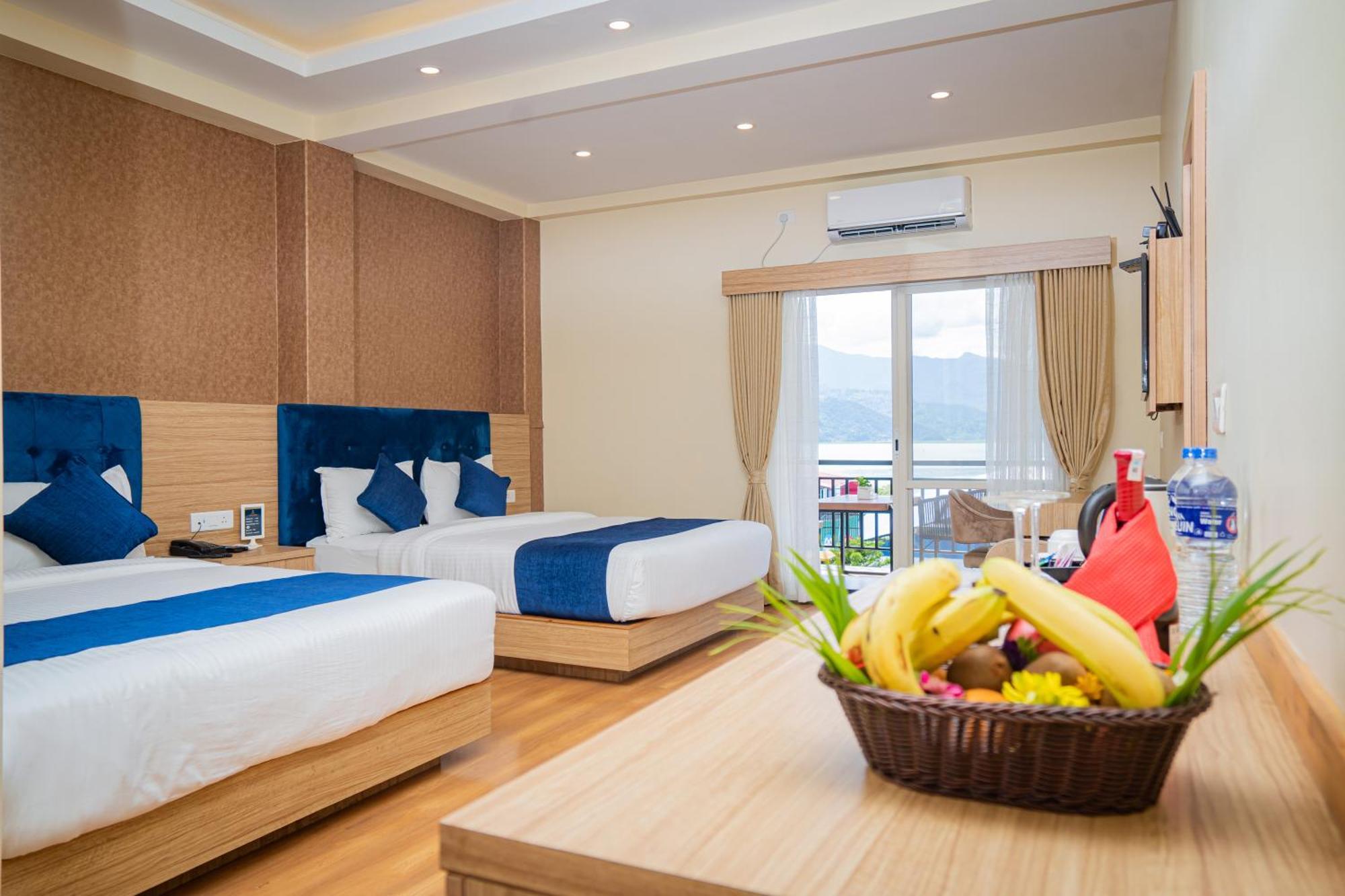 Majestic Lake Front Hotel & Suites Pokhara Extérieur photo