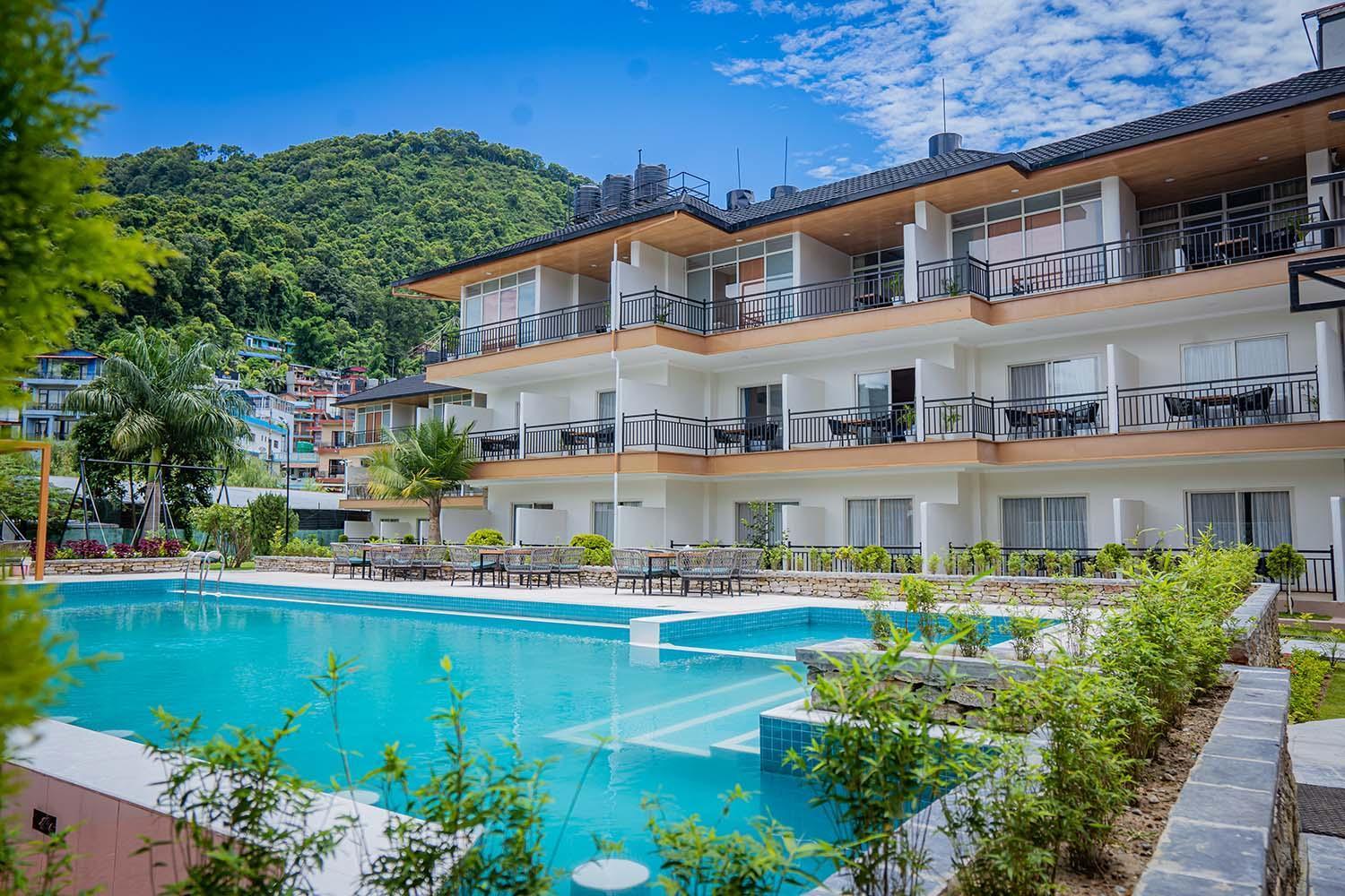 Majestic Lake Front Hotel & Suites Pokhara Extérieur photo