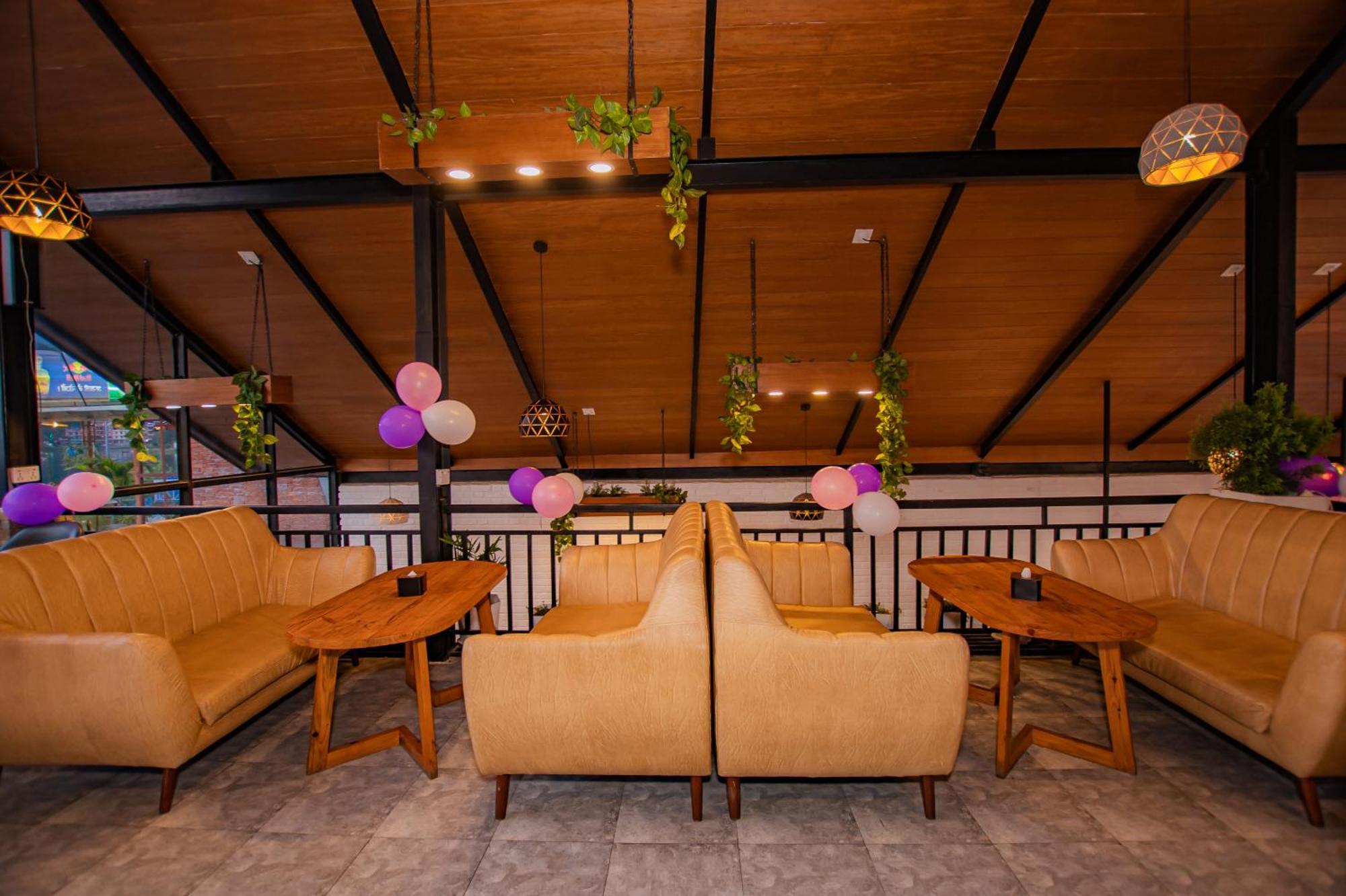 Majestic Lake Front Hotel & Suites Pokhara Extérieur photo